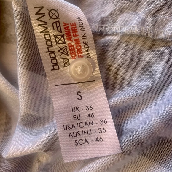 boohooMAN Button Up Shirt Blue Floral - Men’s S - Picture 6 of 7